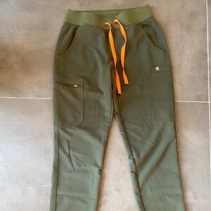 Figs Yola Skinny Scrub Pants in Moss